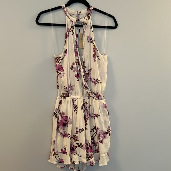 American Eagle Outfitters - Picture 3 of 5